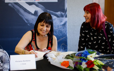 Firma de libro “El Alma Sabe” en el Vigésimo Aniversario de Librería Catalonia